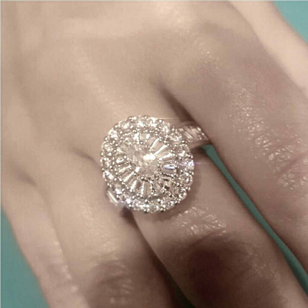Oval Diamond Simulated Anniversary Ring Size 8 - Picture 16 of 17